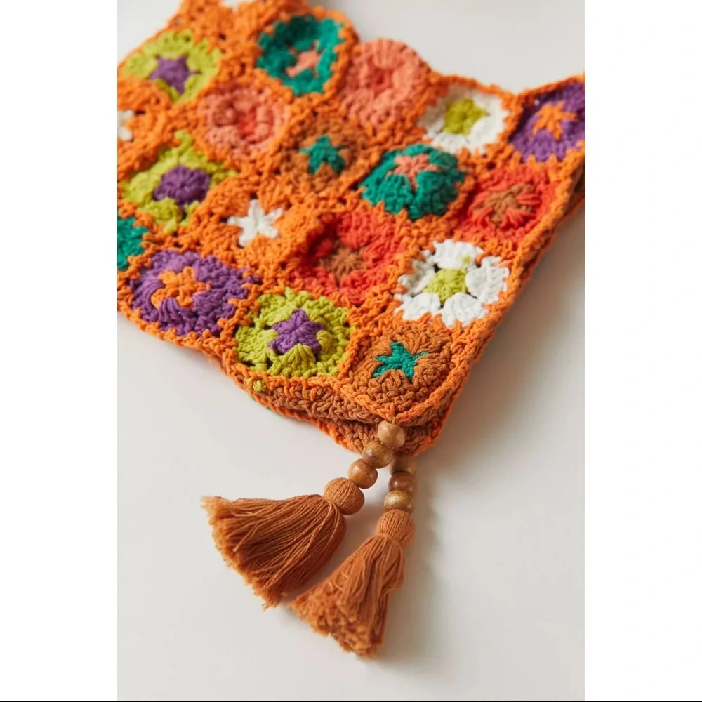 NWT Bells Crochet Crossbody Bag - Picture 3 of 4